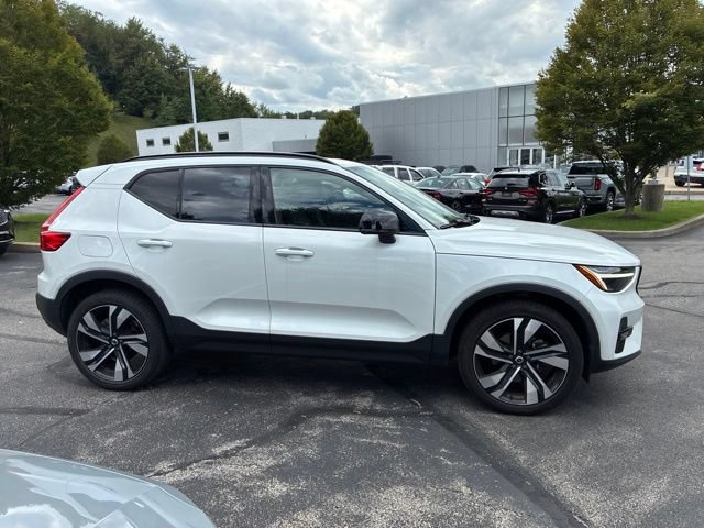 Used 2023 Volvo XC40 B5 Plus w/ Protection Package Premier AWD/4WD image 10