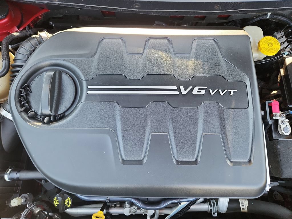 Used 2017 Jeep Cherokee Overland w/ Technology Group AWD/4WD image 27