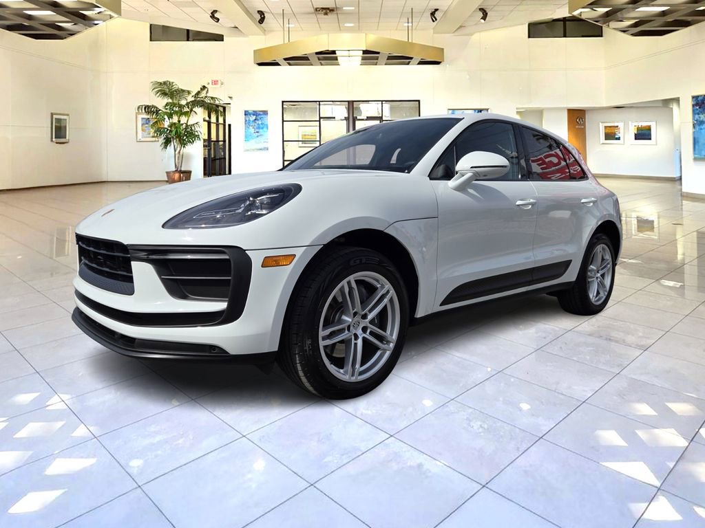 Used 2022 Porsche Macan AWD/4WD image 1