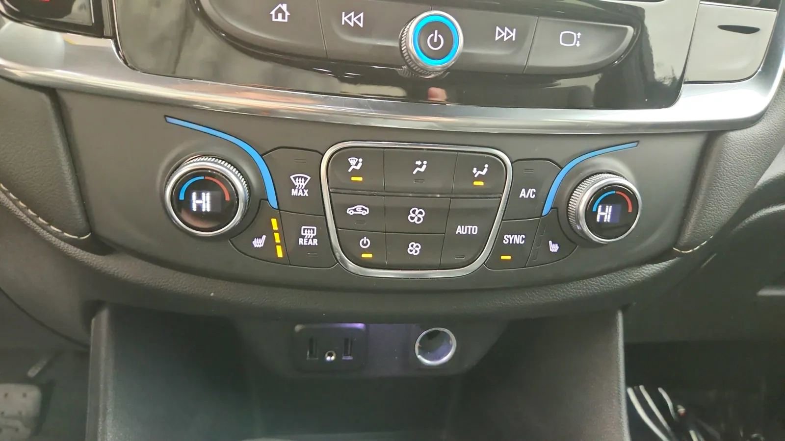 Used 2023 Chevrolet Traverse LT image 35