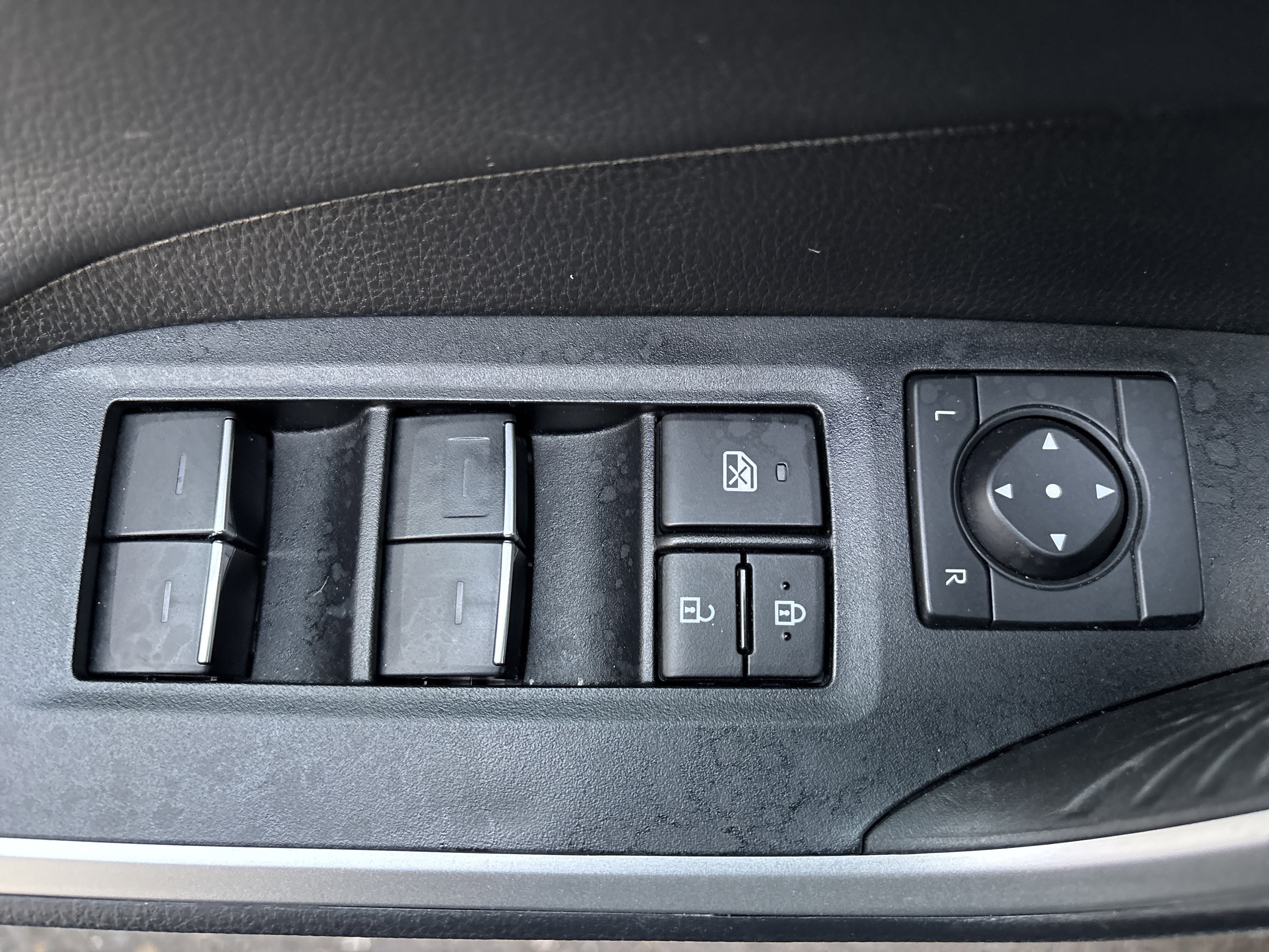 Used 2024 Toyota RAV4 Limited image 17