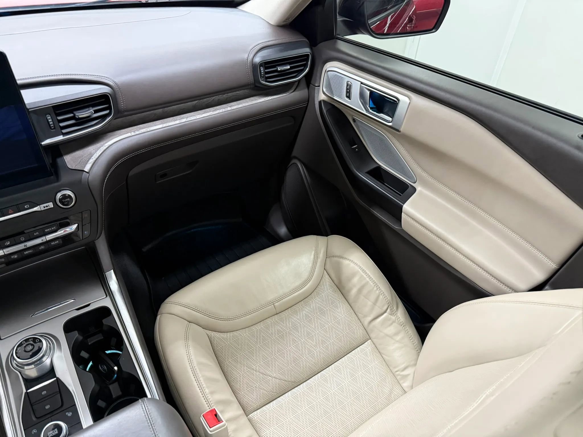 Used 2020 Ford Explorer Platinum w/ Premium Technology Package image 53