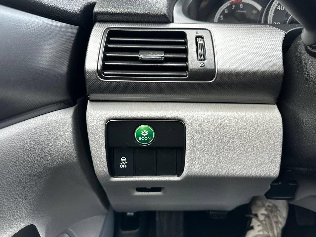 Used 2013 Honda Accord LX image 29