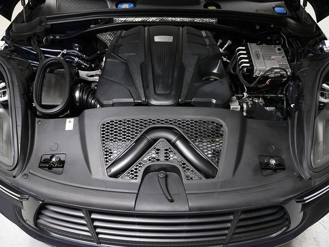 Used 2020 Porsche Macan Turbo image 37