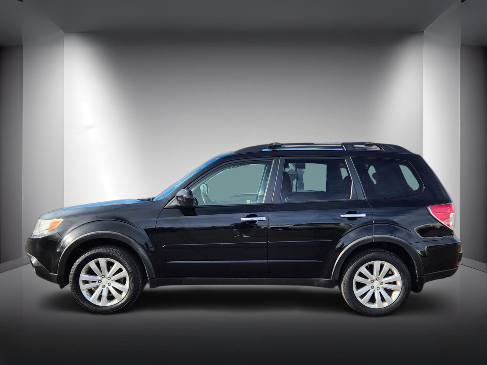 Used 2011 Subaru Forester 2.5X Limited w/ Rugged Pkg 1A image 2
