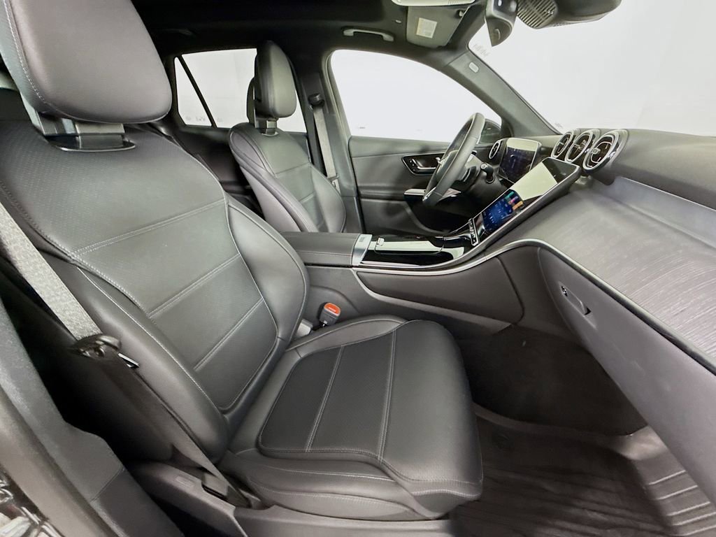Used 2026 Mercedes-Benz GLC 300 4MATIC image 23