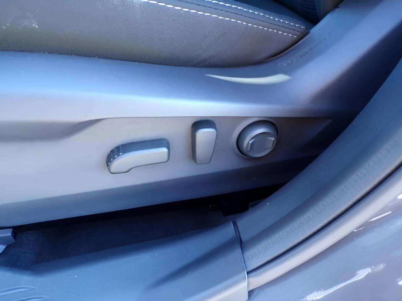 Used 2025 Subaru Outback Premium image 14