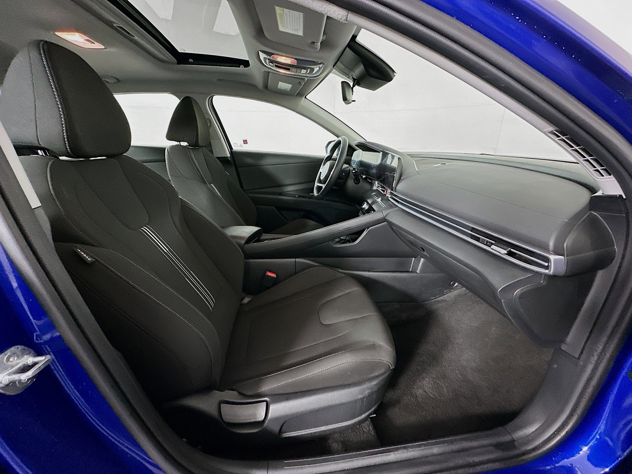 Used 2025 Hyundai Elantra SEL image 31