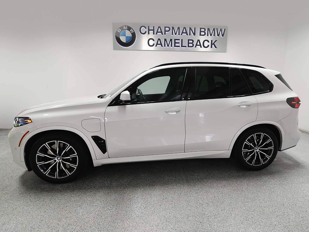 Used 2024 BMW X5 xDrive50e w/ Executive Package AWD/4WD image 3