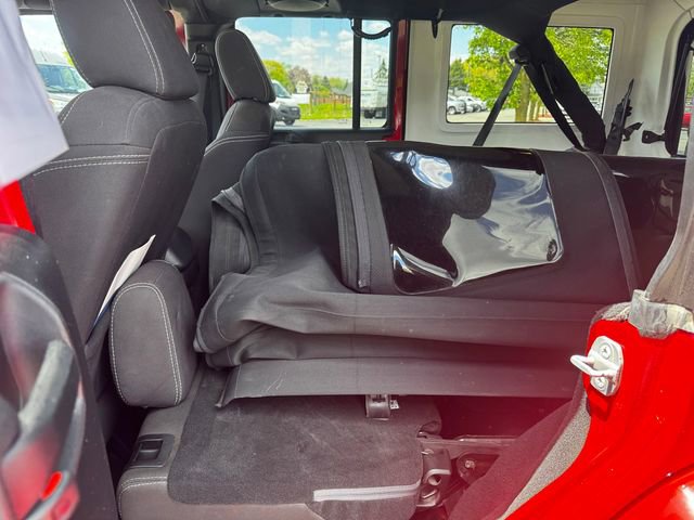Used 2014 Jeep Wrangler Unlimited Sahara w/ Connectivity Group AWD/4WD image 19