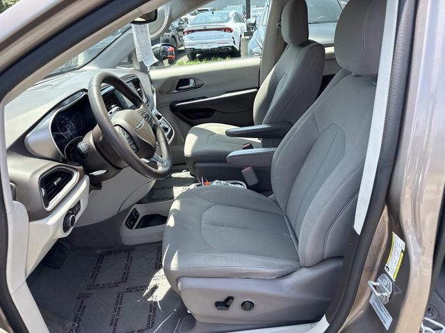 Used 2017 Chrysler Pacifica Touring FWD image 14
