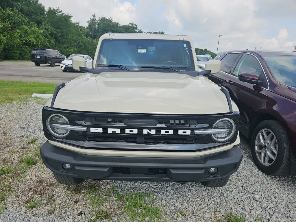 Used 2025 Ford Bronco Outer Banks AWD/4WD image 2