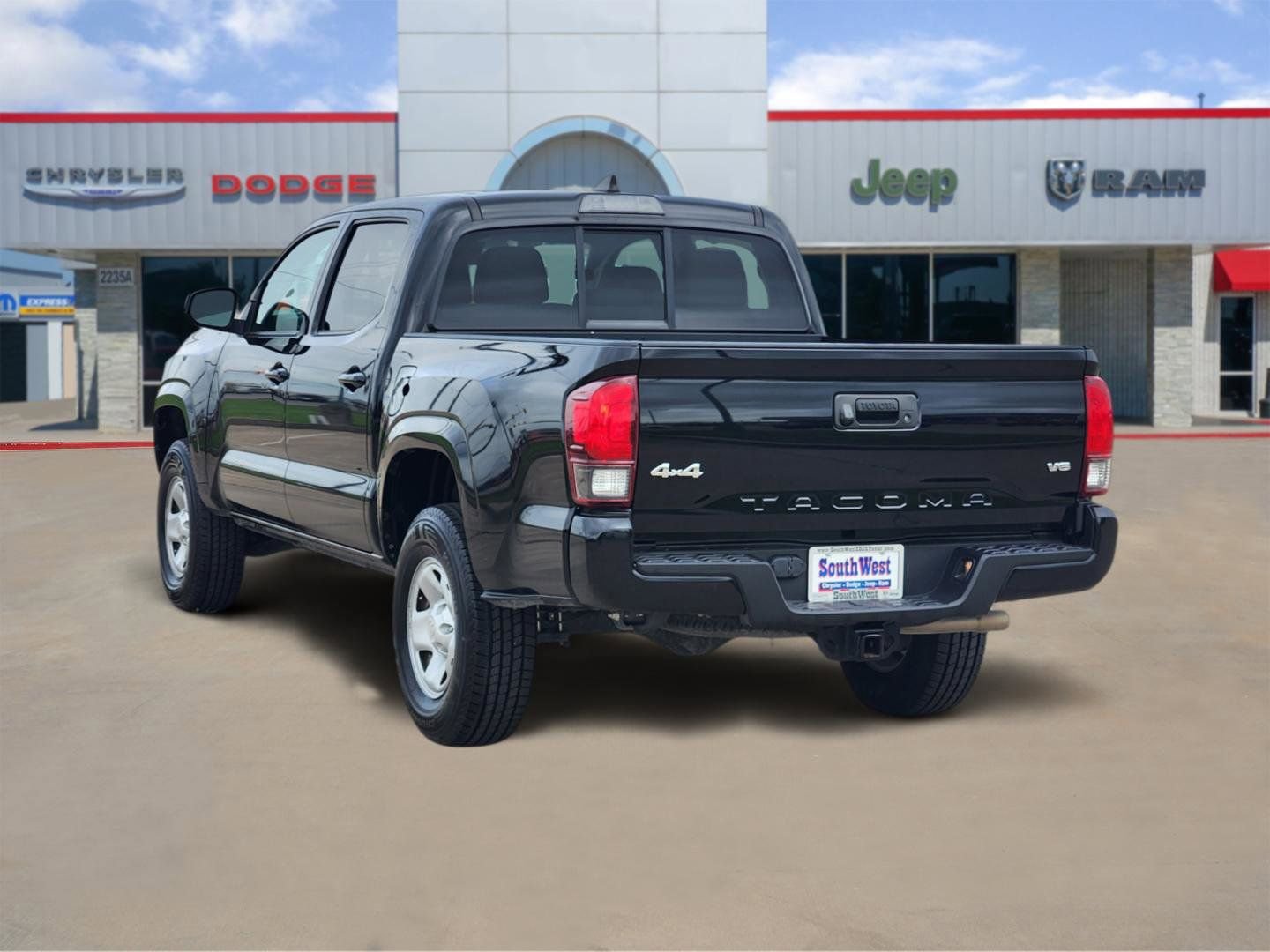 Used 2023 Toyota Tacoma SR image 3
