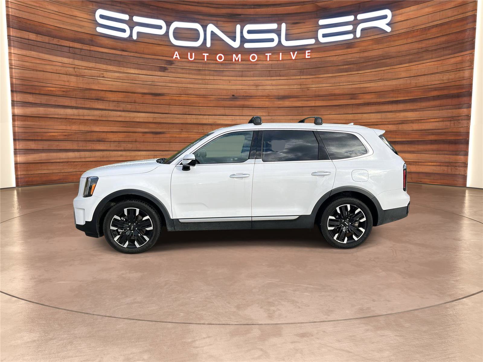 Used 2024 Kia Telluride SX image 2