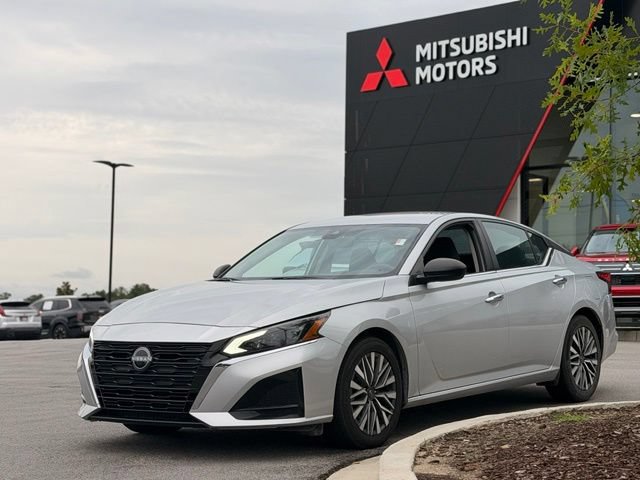 Used 2024 Nissan Altima 2.5 SV FWD image 8