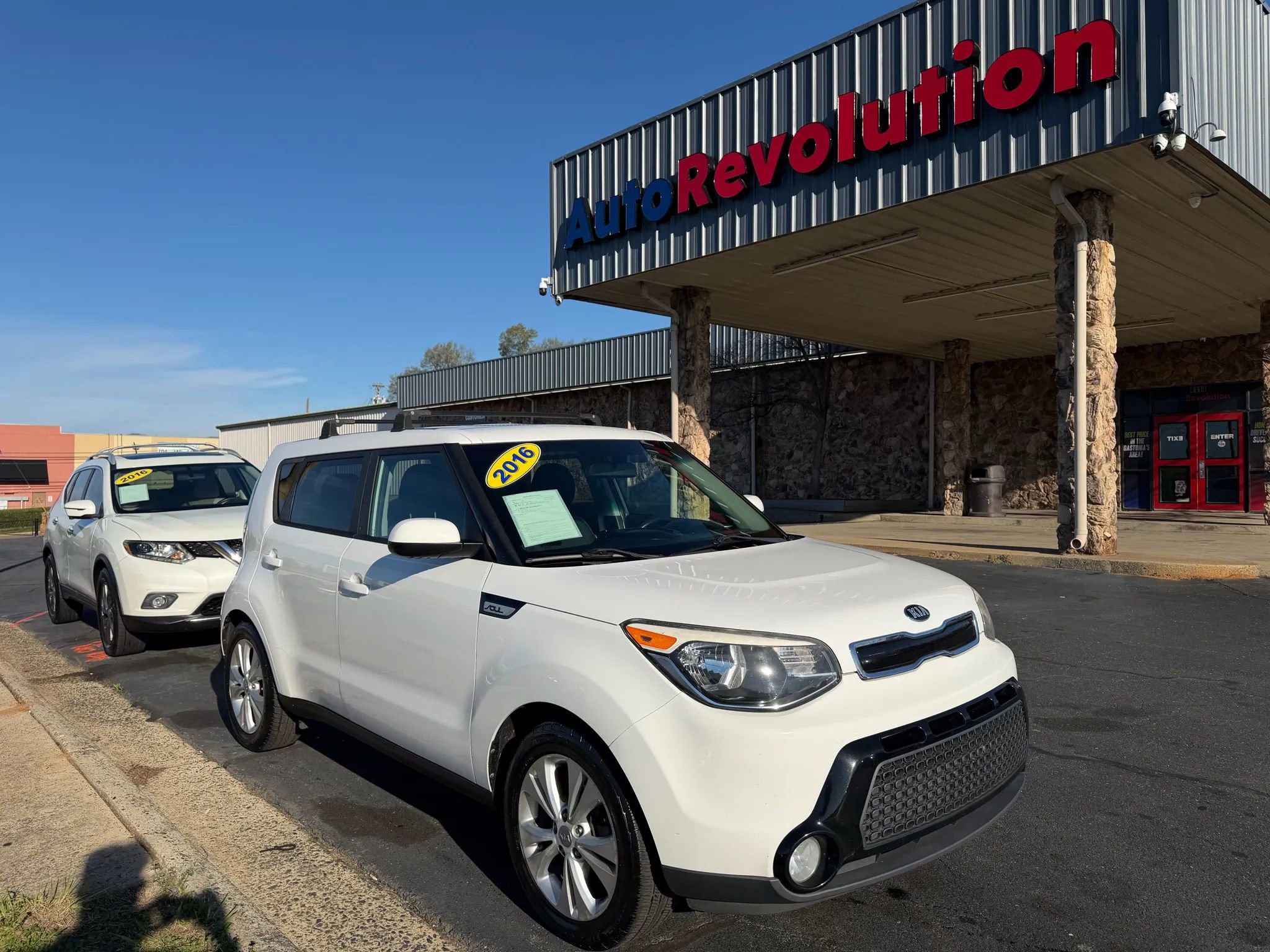 Used 2016 Kia Soul + image 1