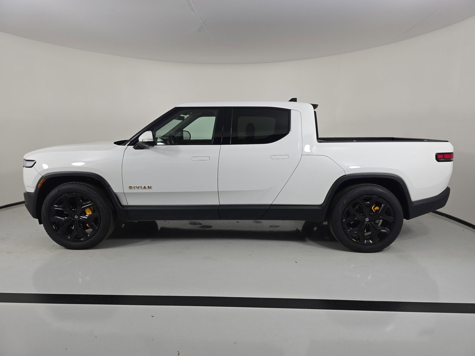 Used 2023 Rivian R1T Adventure image 2