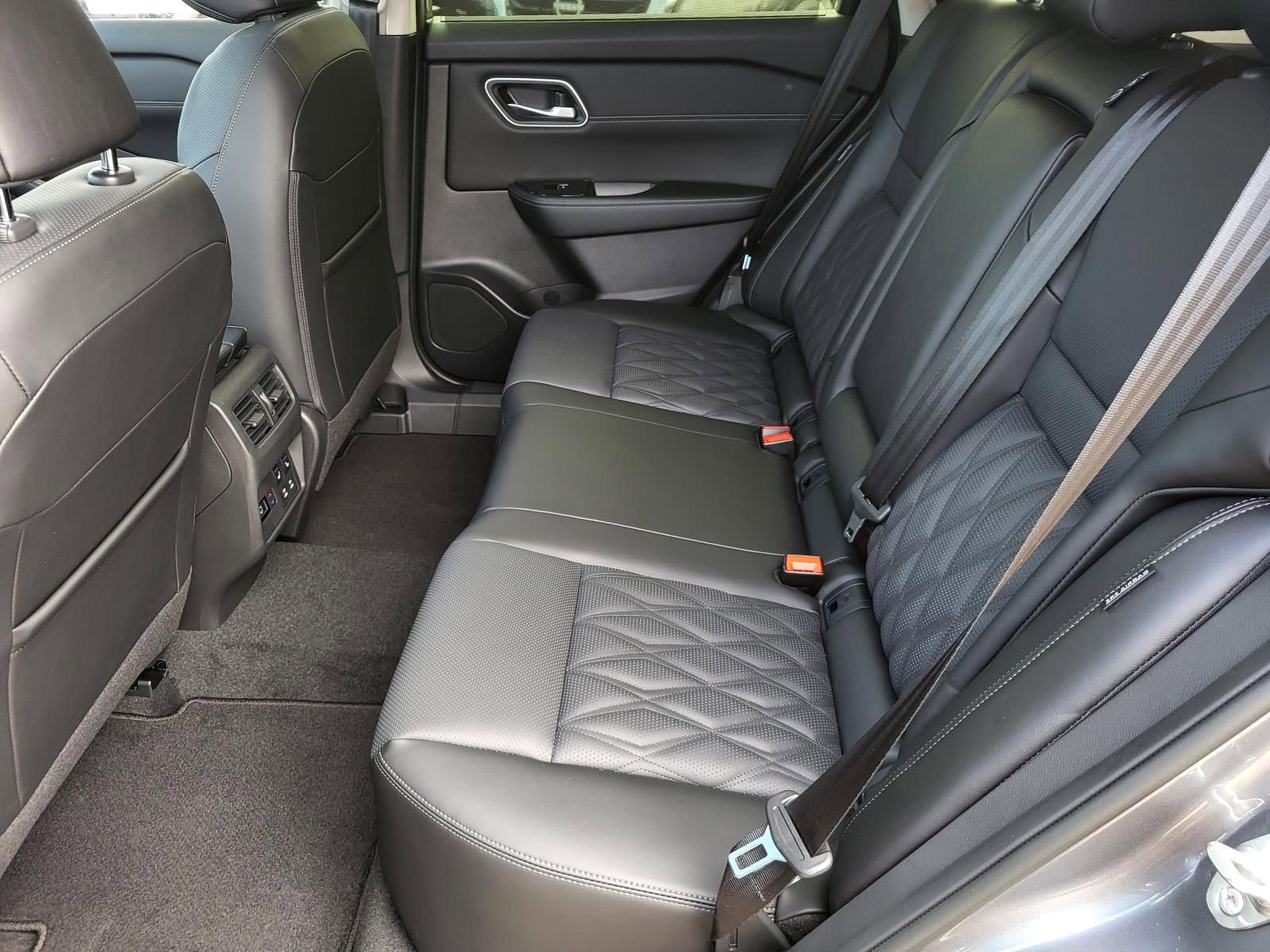 New 2026 Nissan Rogue Platinum image 18