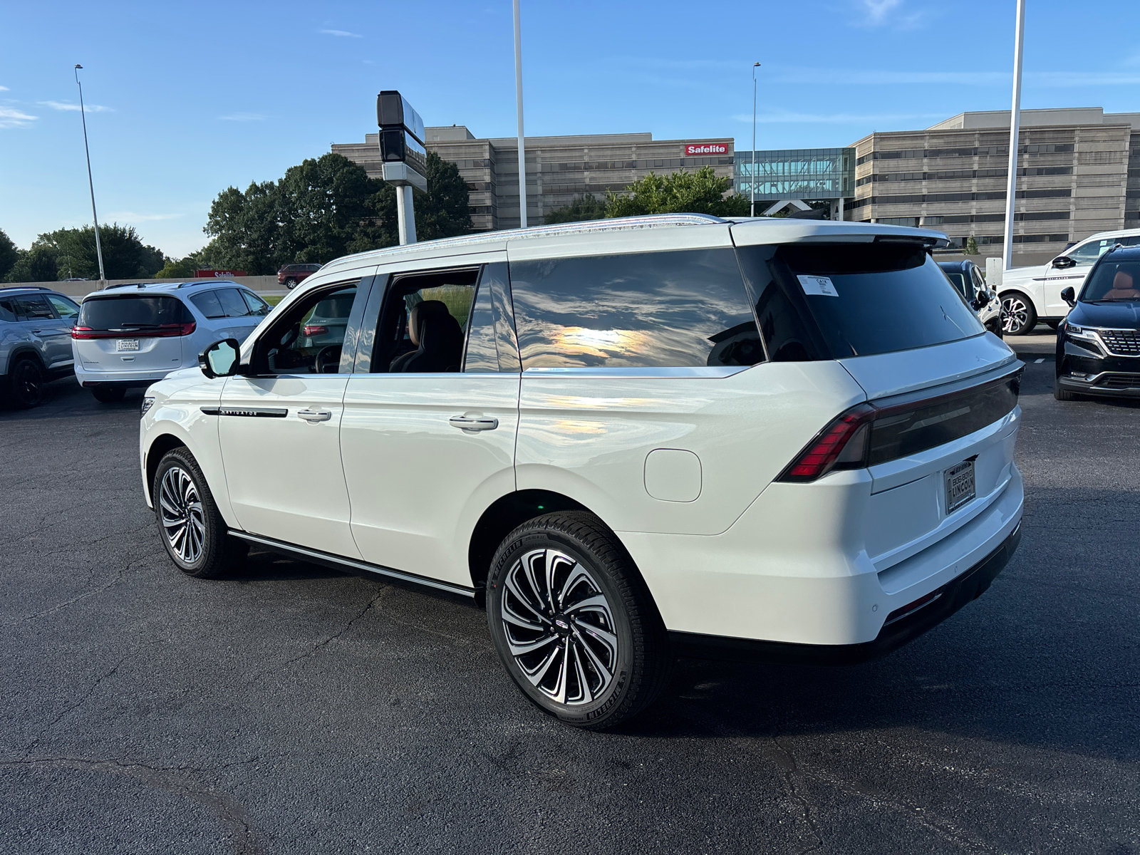 New 2027 Lincoln Navigator Black Label AWD/4WD image 5