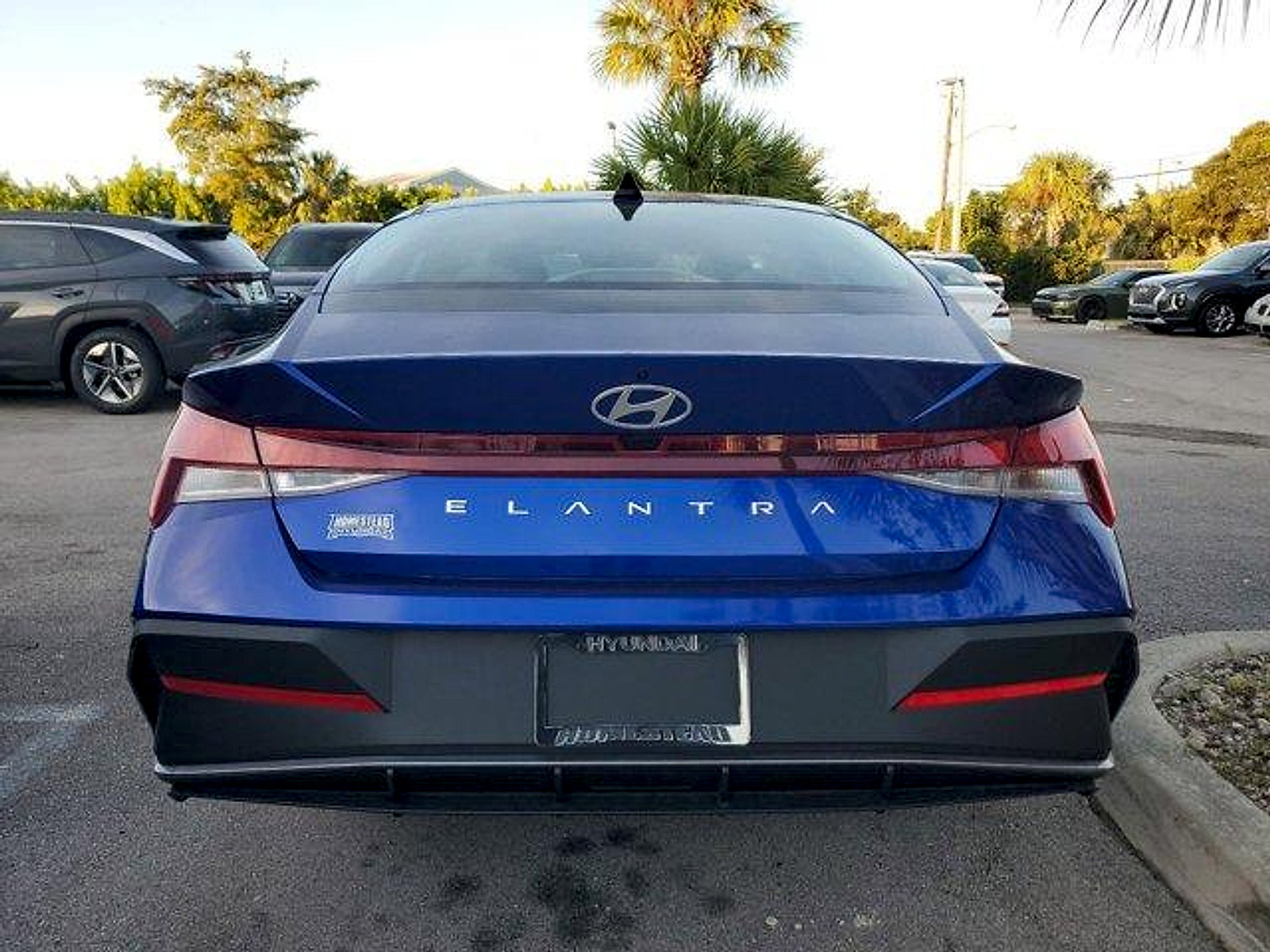 New 2025 Hyundai Elantra SE FWD image 4