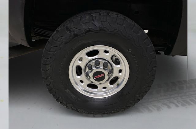 Used 2004 GMC Sierra 2500 SLT w/ Skid Plate Package AWD/4WD image 14