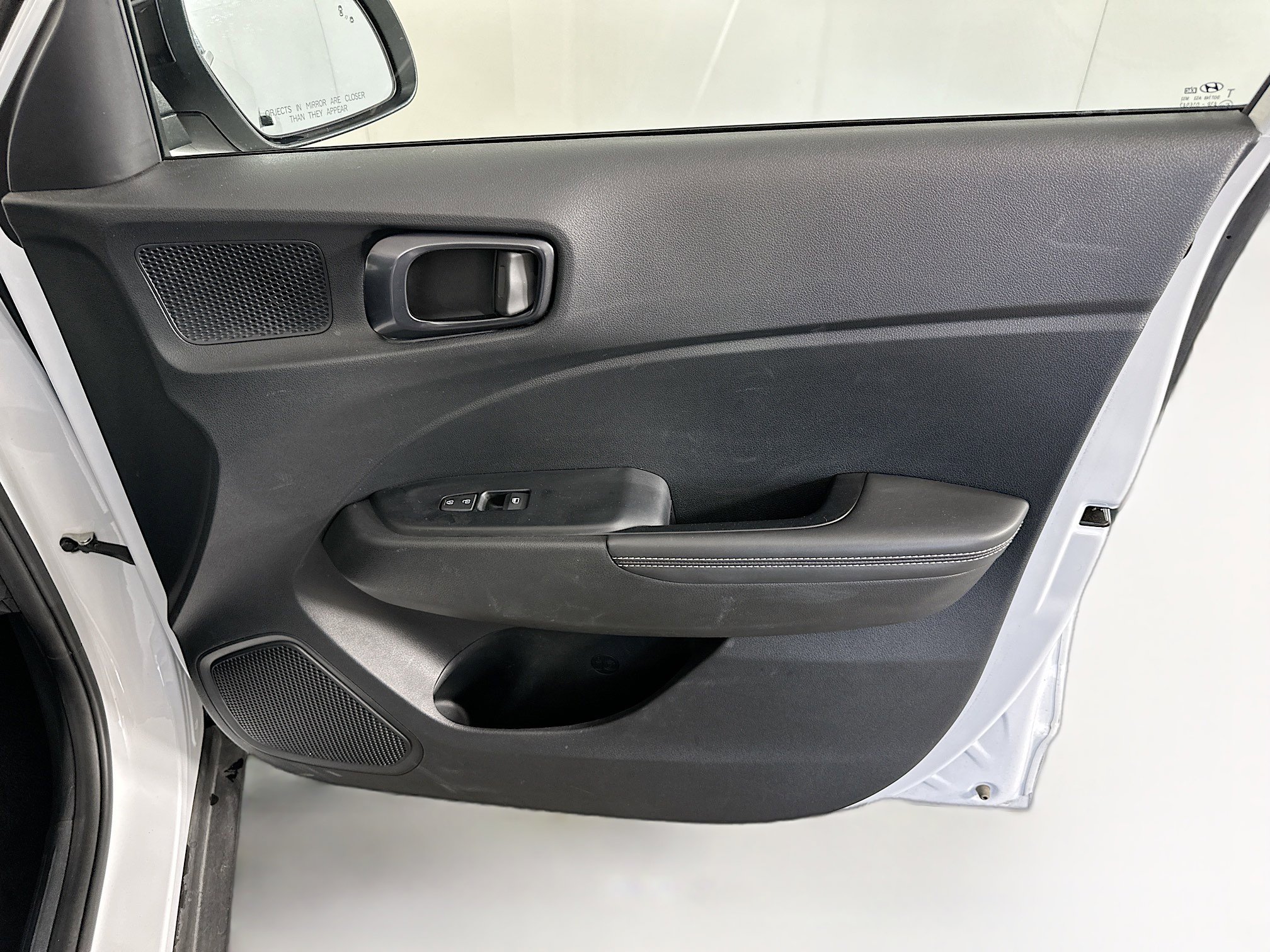 Used 2025 Hyundai Venue Limited image 31