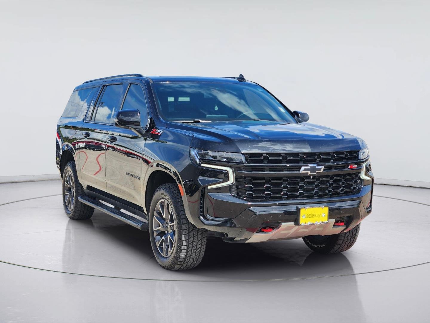 Certified 2023 Chevrolet Suburban Z71 w/ Luxury Package AWD/4WD image 3
