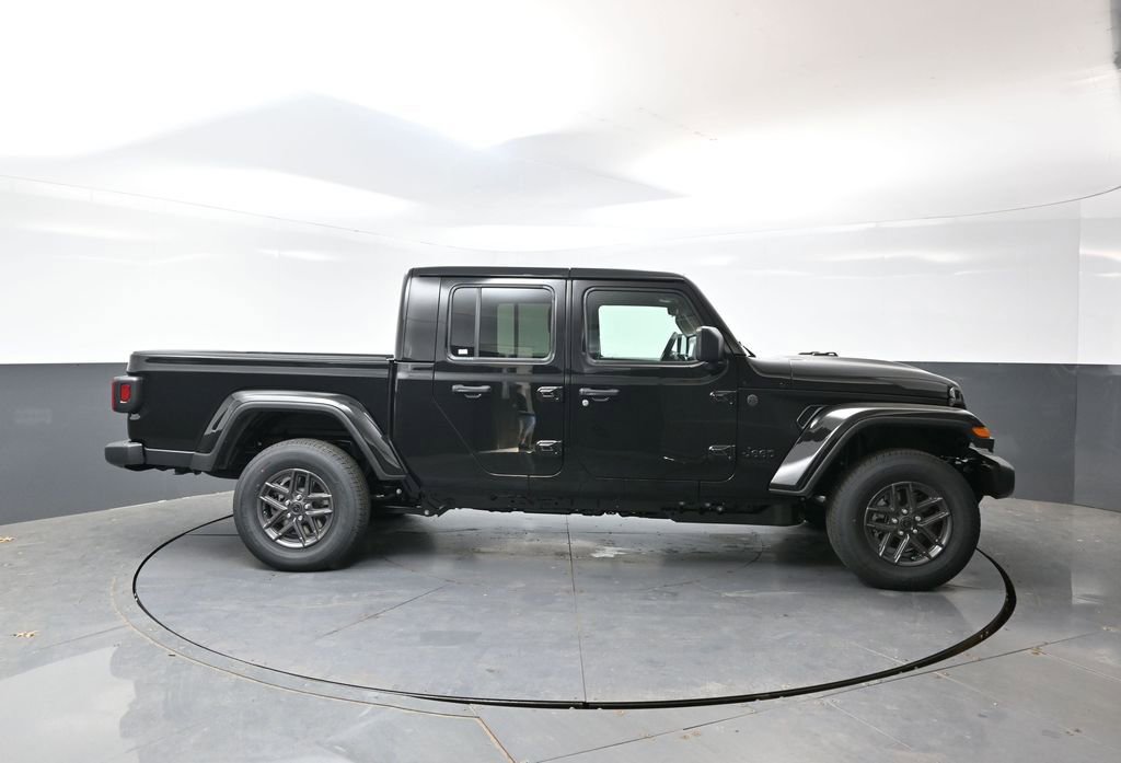 New 2026 Jeep Gladiator Sport AWD/4WD image 2