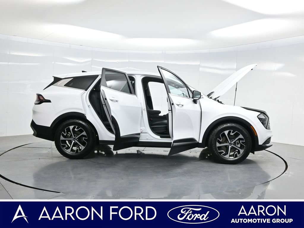 Used 2023 Kia Sportage EX image 4