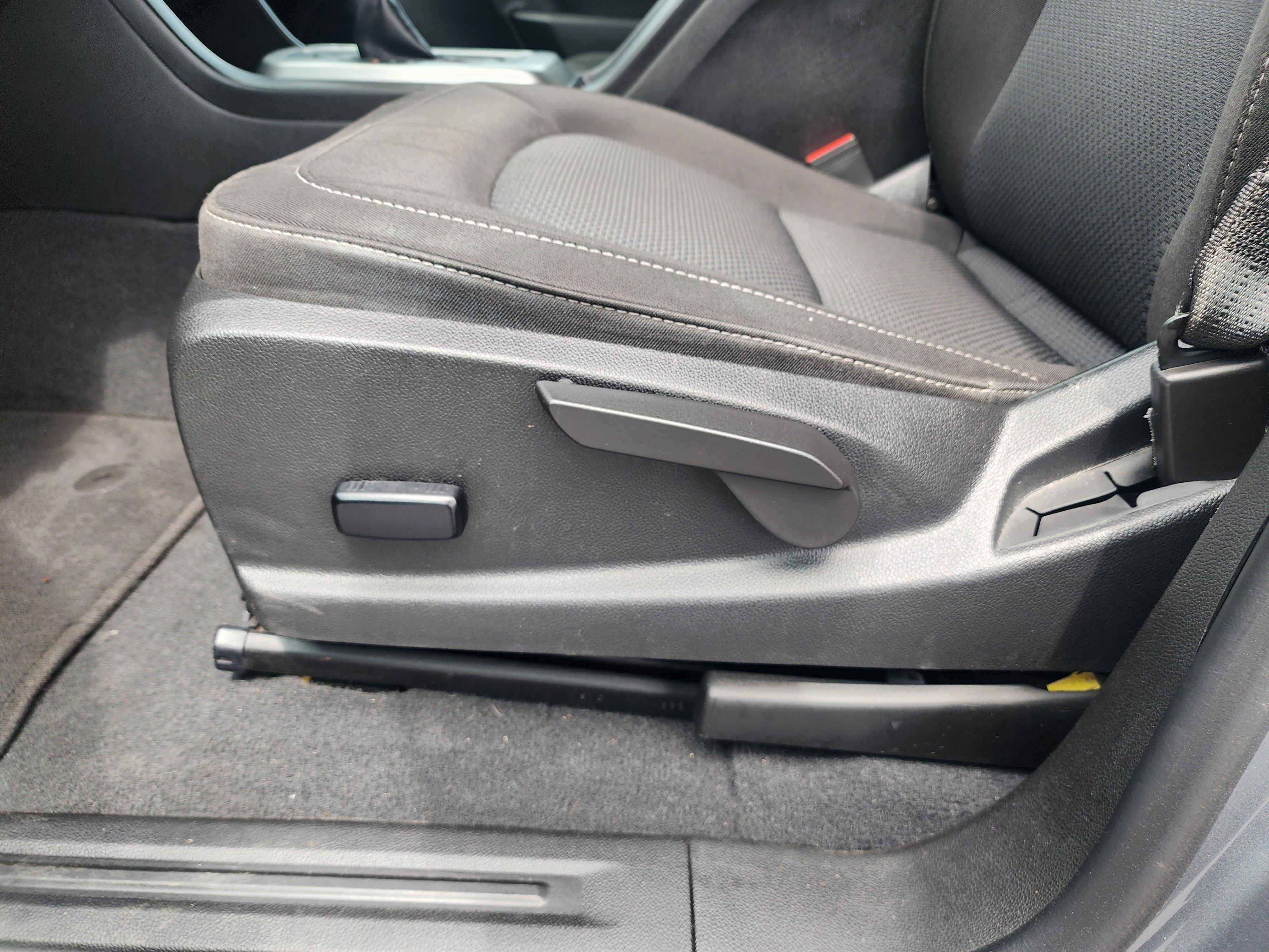 Used 2022 Chevrolet Colorado LT w/ LT Convenience Package image 26