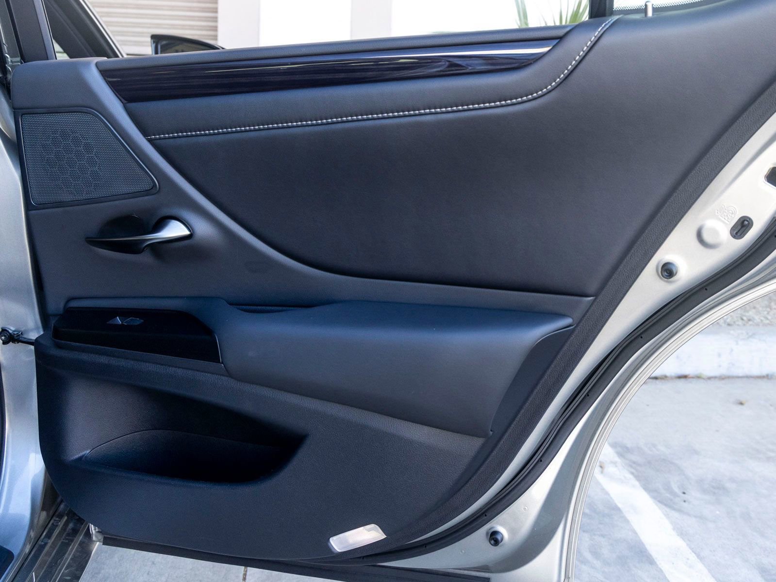 Used 2021 Lexus ES 300h w/ Premium Package image 22