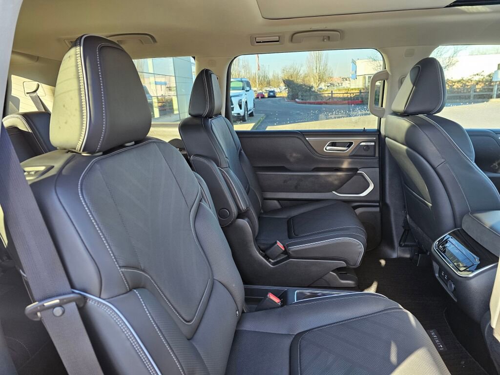 New 2025 INFINITI QX80 Luxe image 16