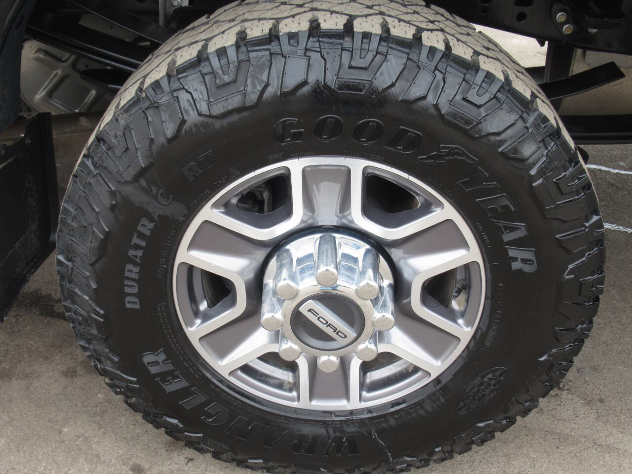 Used 2024 Ford F250 Lariat w/ Snow Plow Prep Package image 7