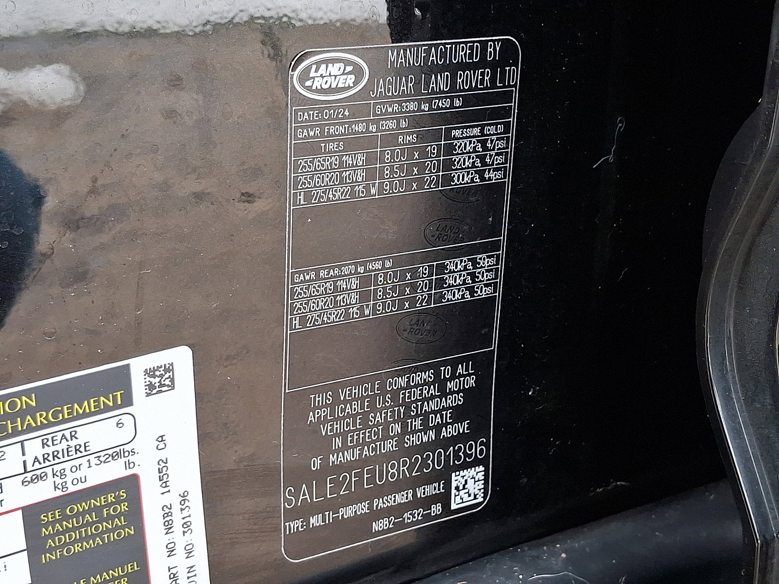 Used 2024 Land Rover Defender 130 X-Dynamic SE AWD/4WD image 32