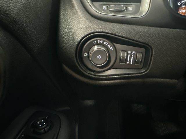 Used 2022 Jeep Renegade Limited AWD/4WD image 25