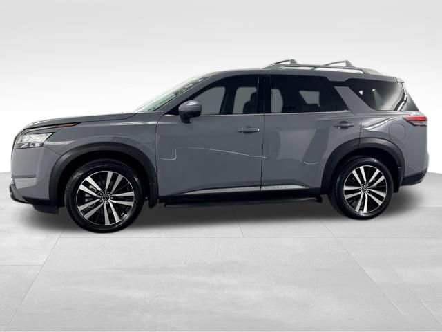 Used 2024 Nissan Pathfinder Platinum w/ Black Appearance Package FWD image 5
