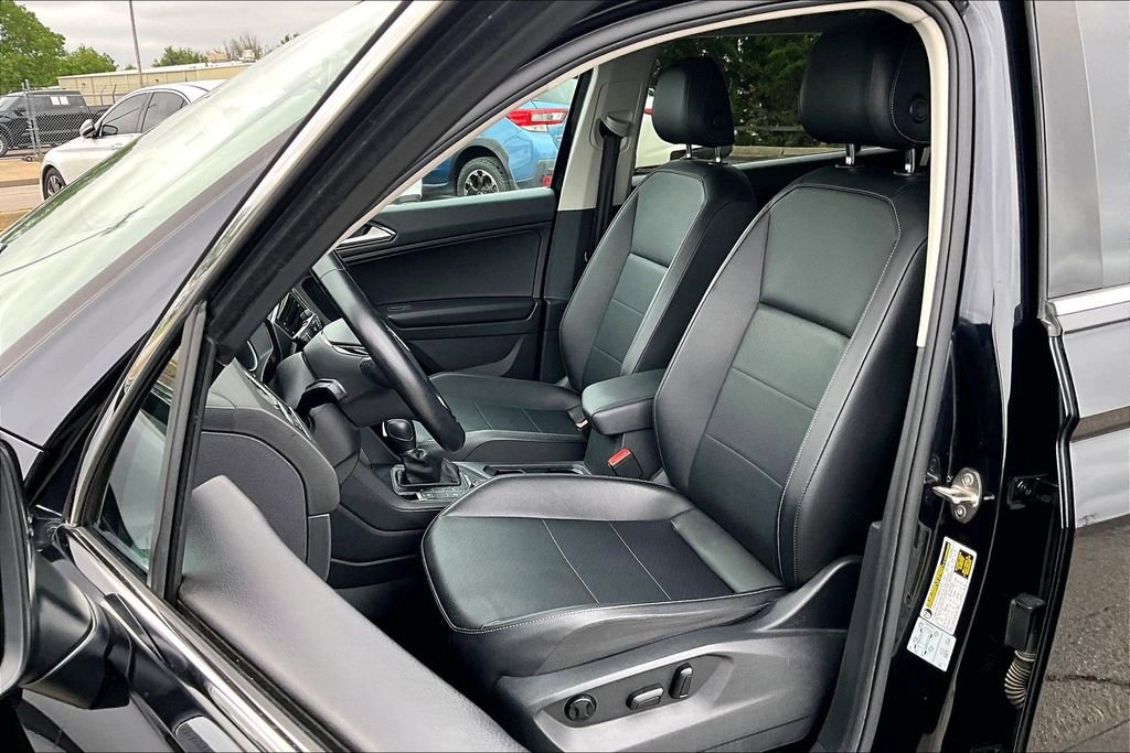 Used 2018 Volkswagen Tiguan SEL AWD/4WD image 34