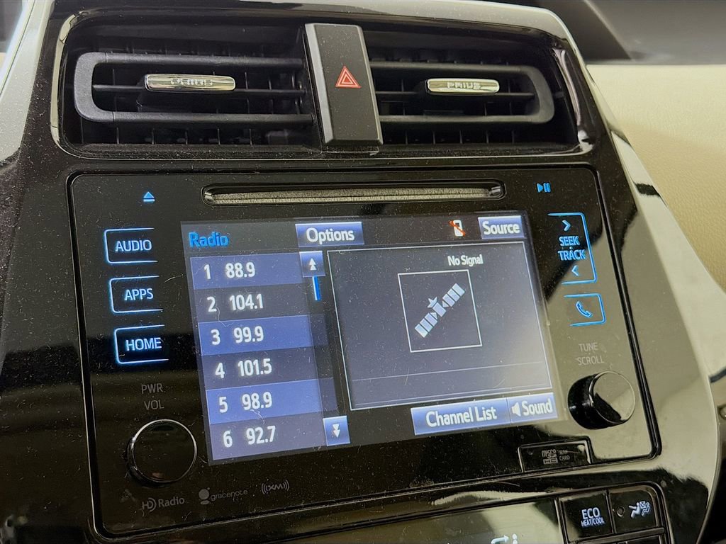 Used 2018 Toyota Prius Three w/ Advanced Technology Package image 17