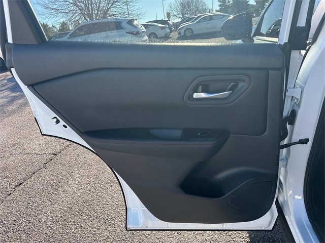 Used 2025 Nissan Rogue SV image 16