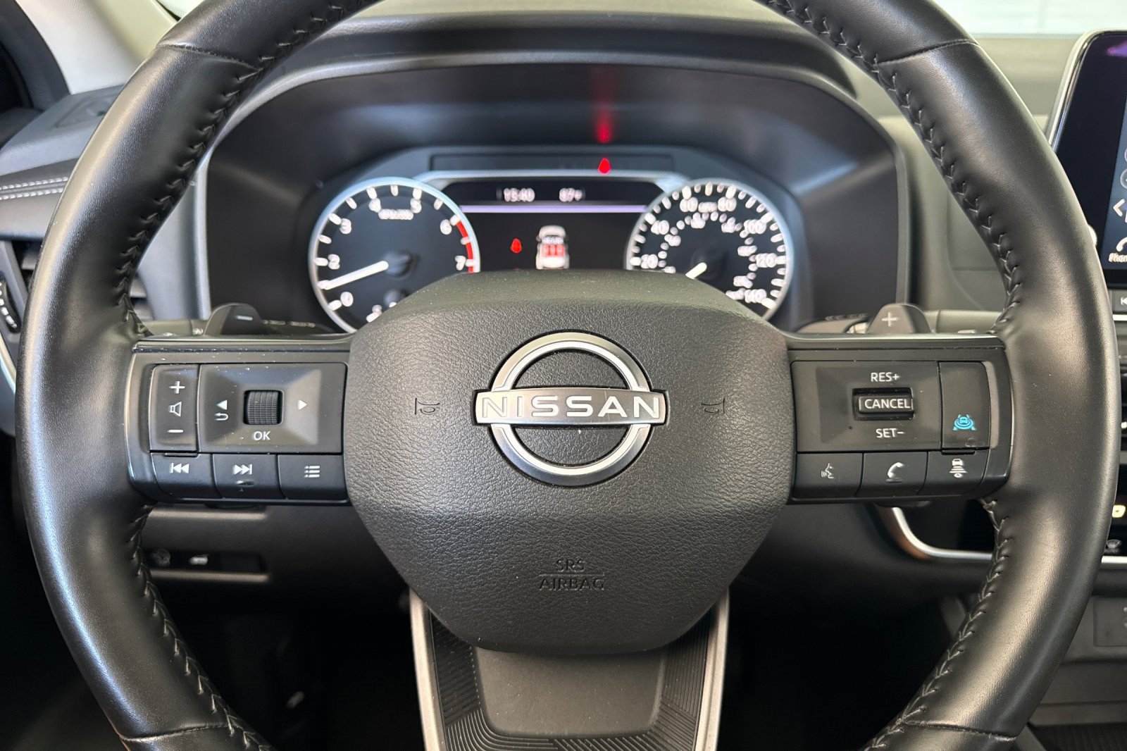 Used 2025 Nissan Rogue SV AWD/4WD image 11