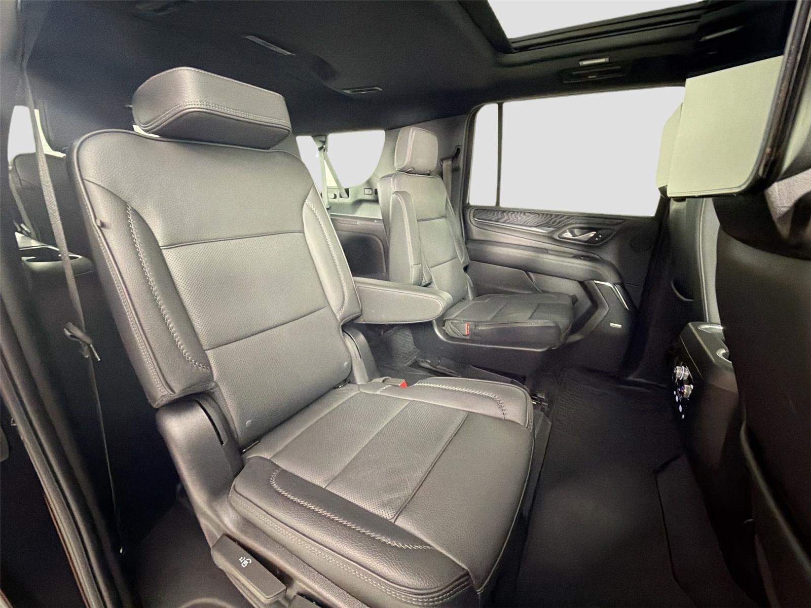 Used 2024 GMC Yukon XL Denali w/ Advanced Technology Package AWD/4WD image 30