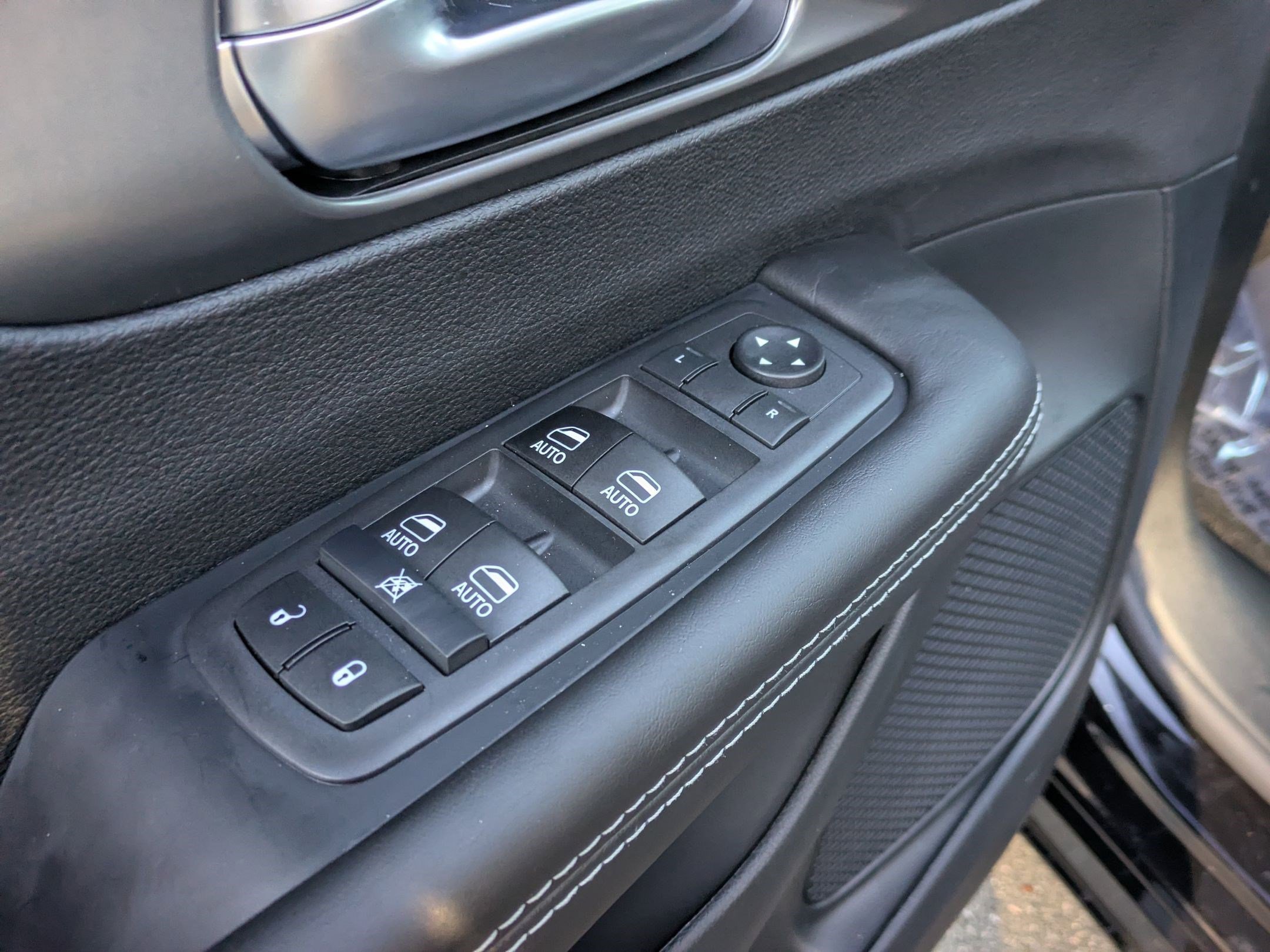 New 2026 Chrysler Pacifica Select image 16