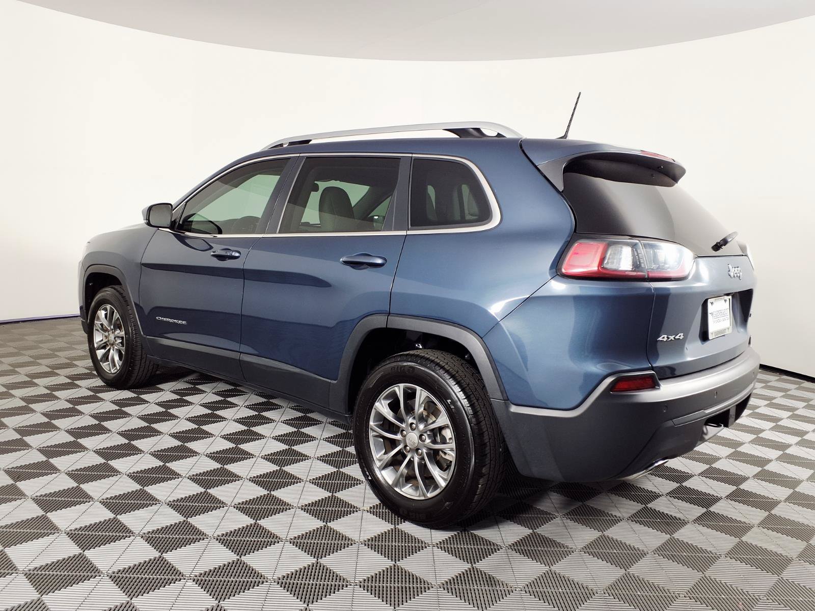 Used 2020 Jeep Cherokee Latitude Plus AWD/4WD image 6