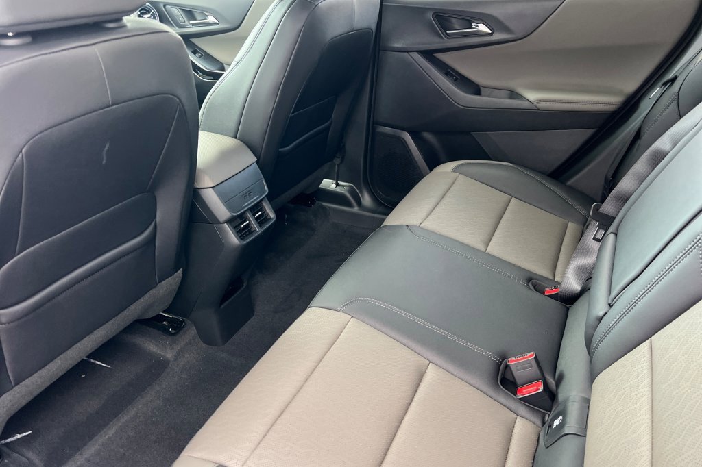 New 2026 Chevrolet Equinox LT w/ Convenience Package II image 9
