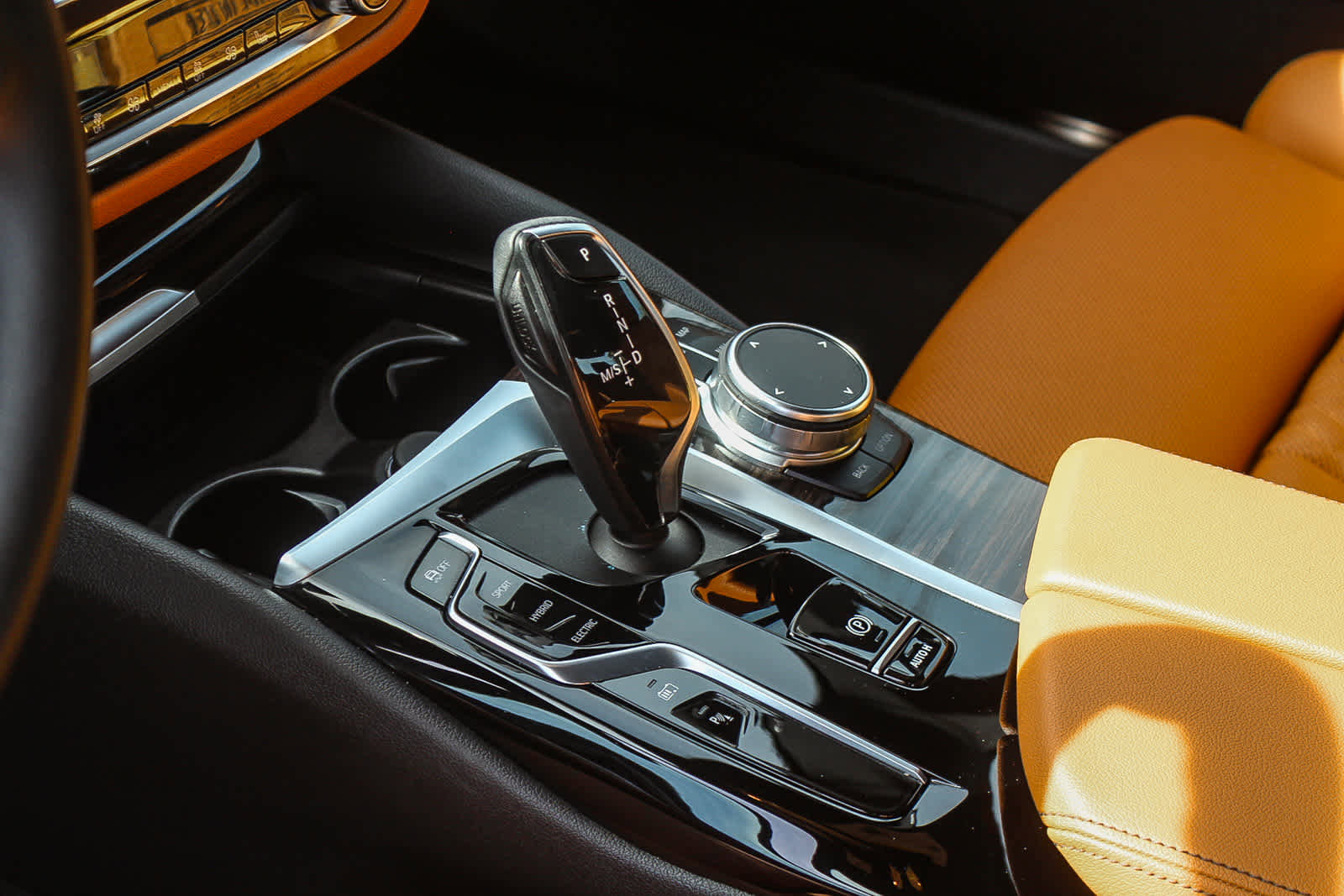 Certified 2023 BMW 530e w/ Convenience Package image 19