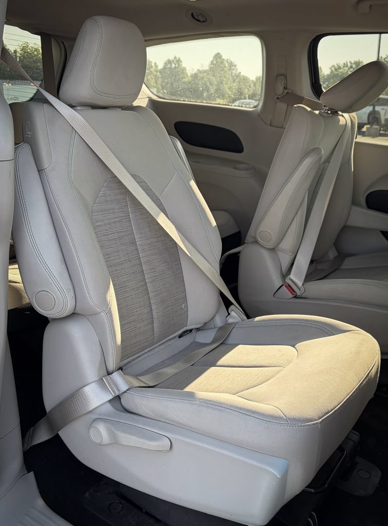 Used 2017 Chrysler Pacifica Touring Plus FWD image 31