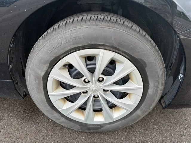Used 2017 Toyota Camry LE FWD image 4
