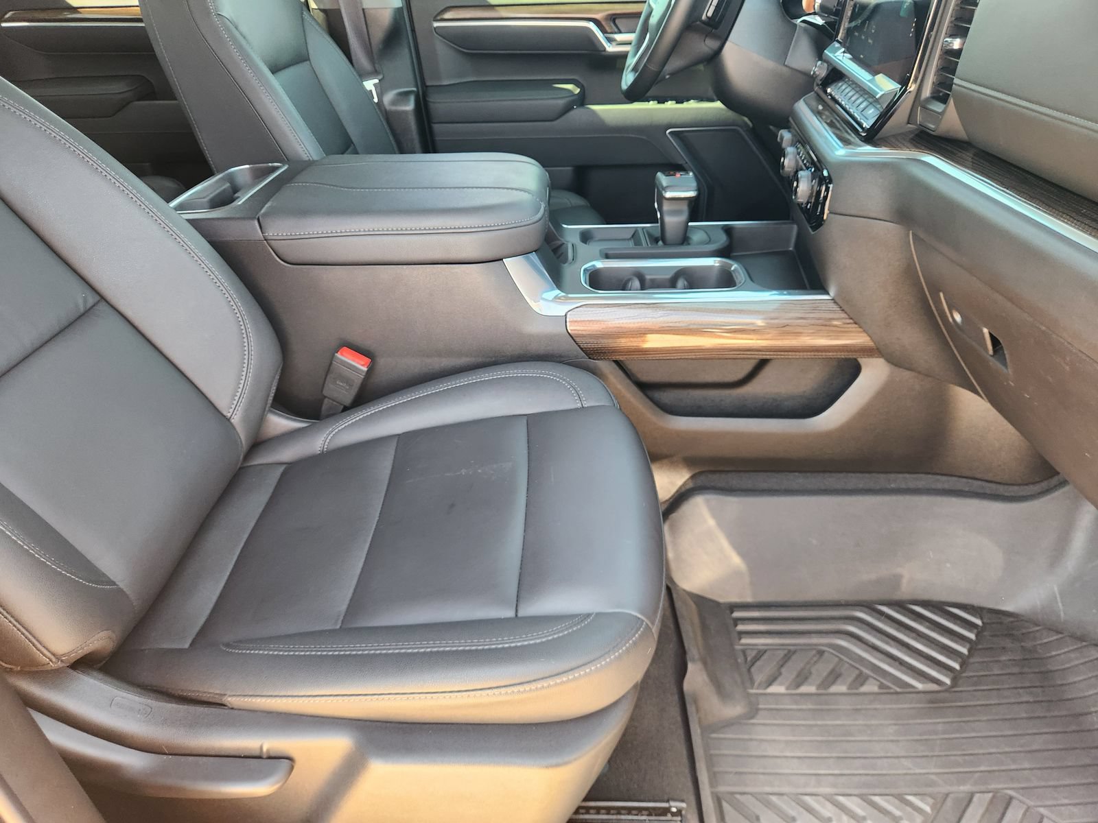 Used 2025 Chevrolet Silverado 1500 LT AWD/4WD image 14