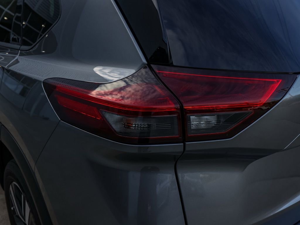 Used 2025 Nissan Rogue SL image 7