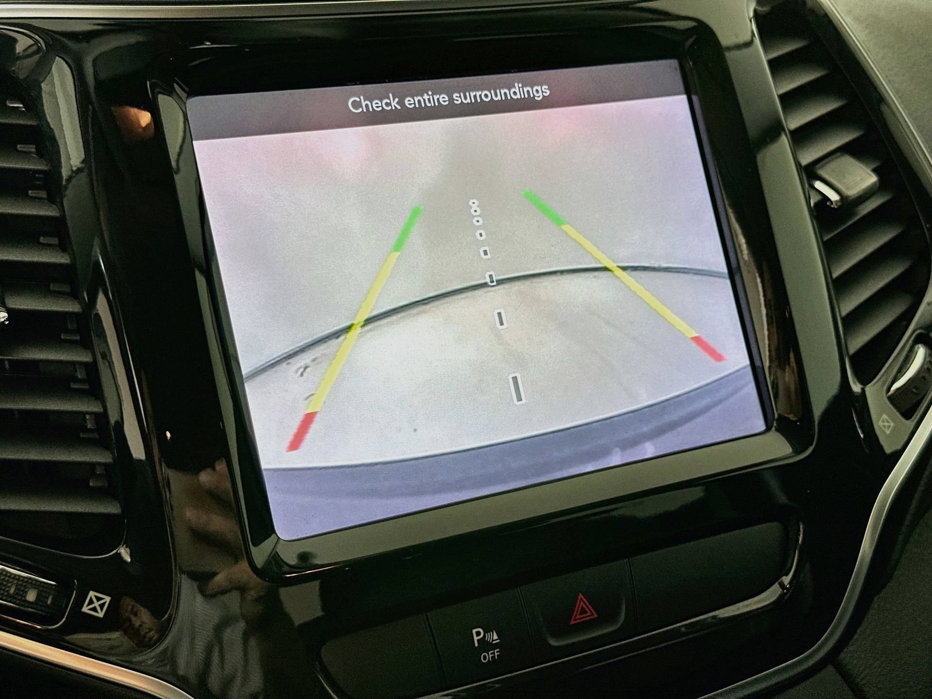Used 2019 Jeep Cherokee Limited FWD image 14